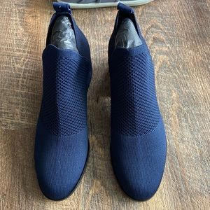 Eileen Fisher Navy Booties NWT SIZE 7